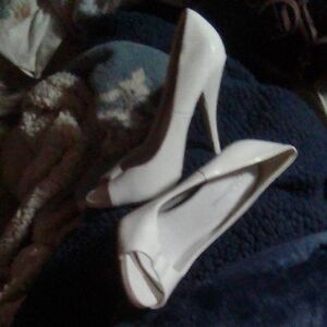 Delicious Eep Toe White Pumps 5.5
